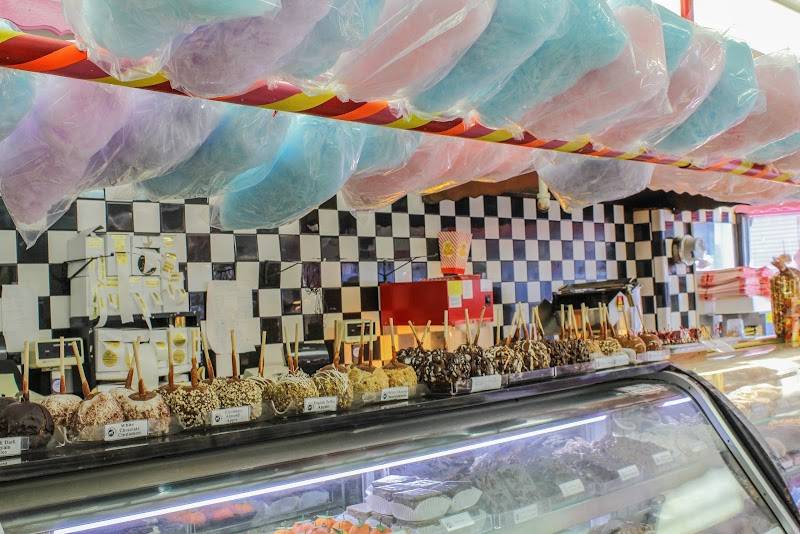 Carousel Candies restaurant in Monterey - photo 2
