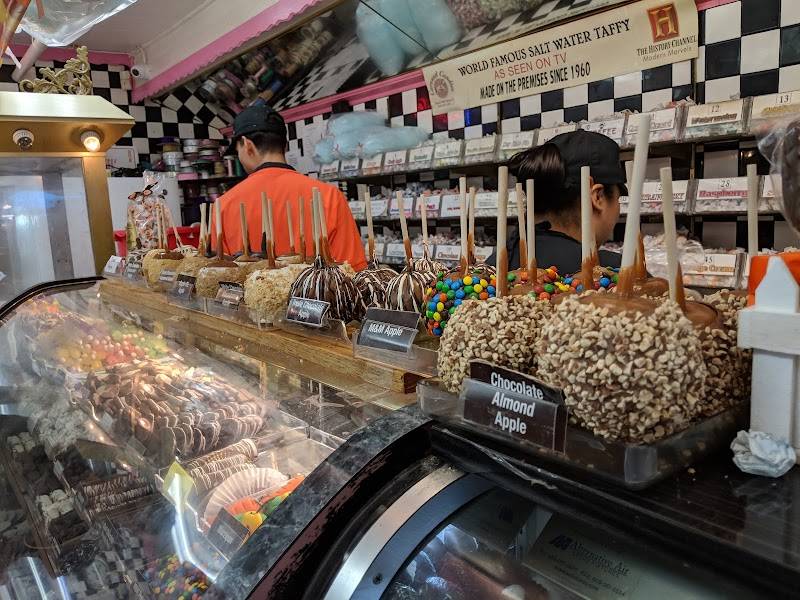 Carousel Candies restaurant in Monterey - photo 5