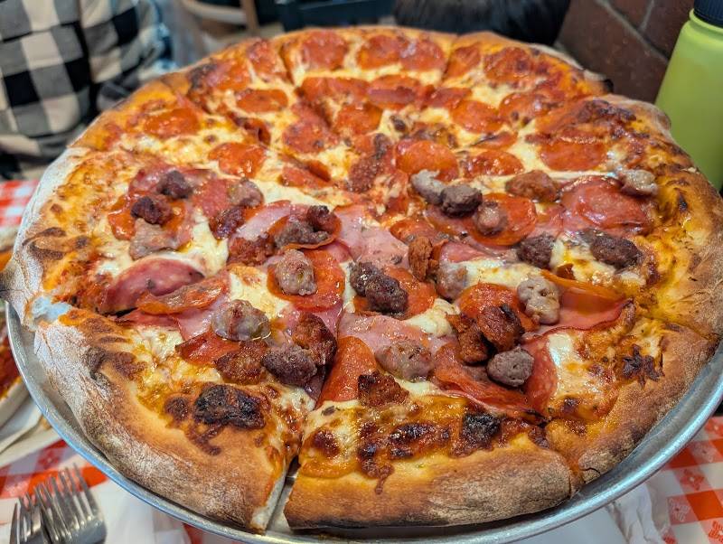 Gianni's Pizza restaurant in Monterey - photo 3
