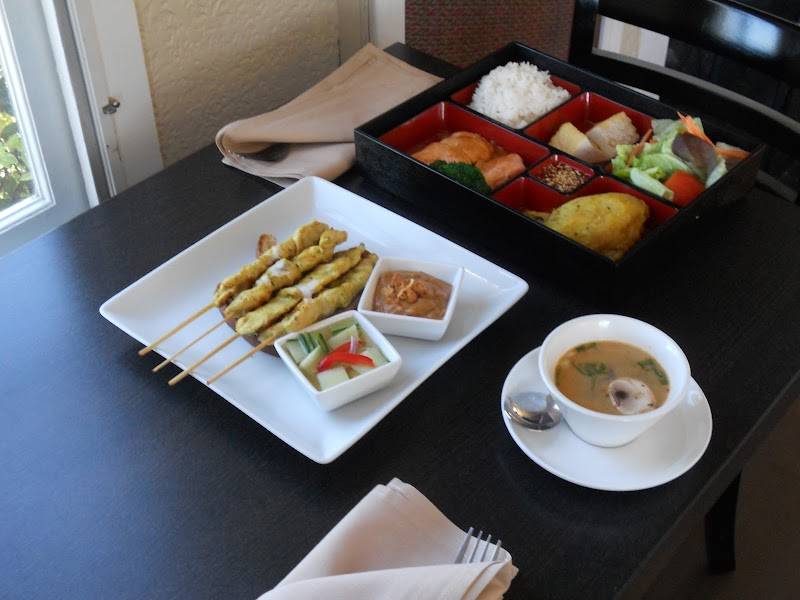 Zab Zab Thai Cuisine restaurant in Monterey - photo 2