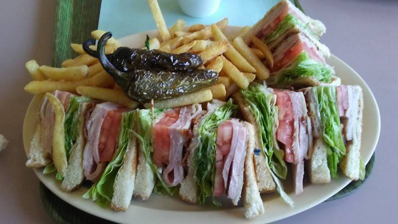 Golden Ox Burgers restaurant in Montebello - photo 2