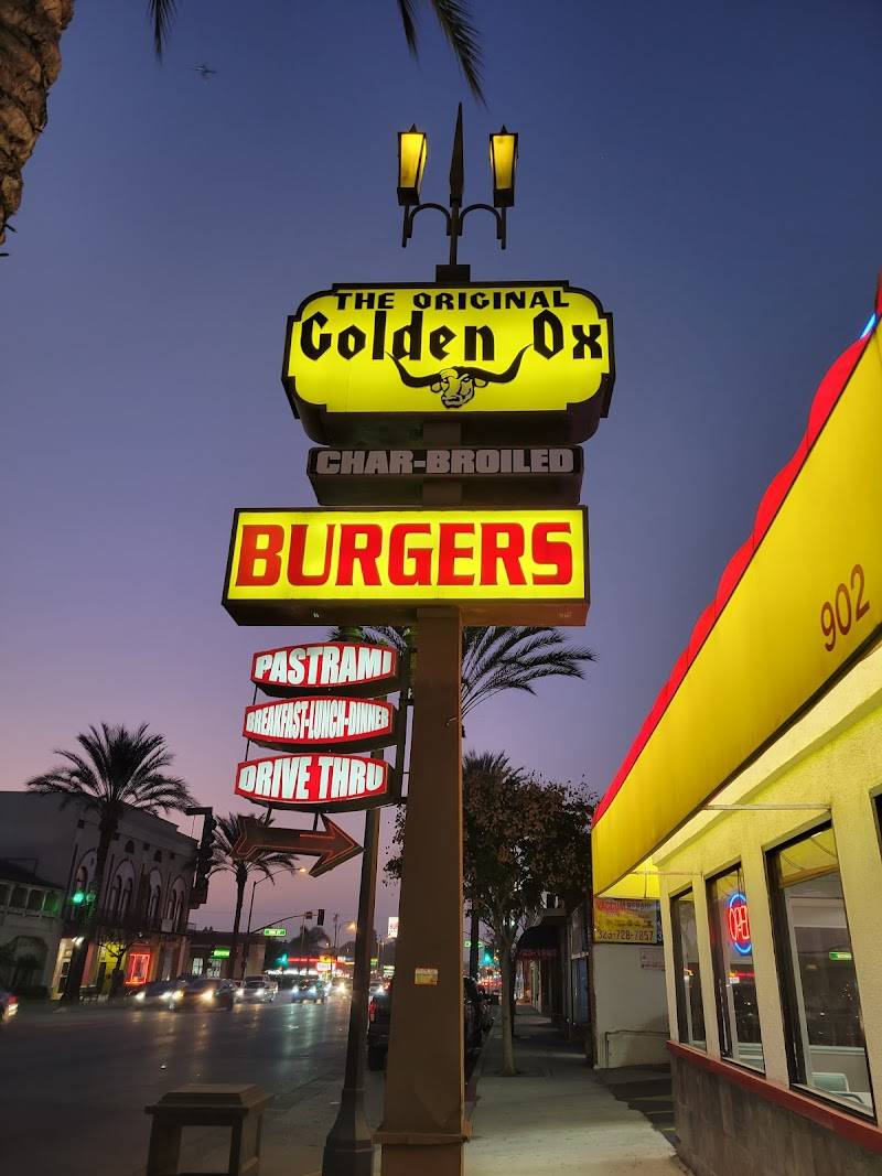 Golden Ox Burgers restaurant in Montebello - photo 3