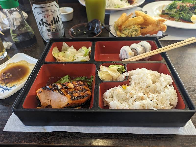 Samurai Sushi & Teriyaki restaurant in Montebello - photo 3