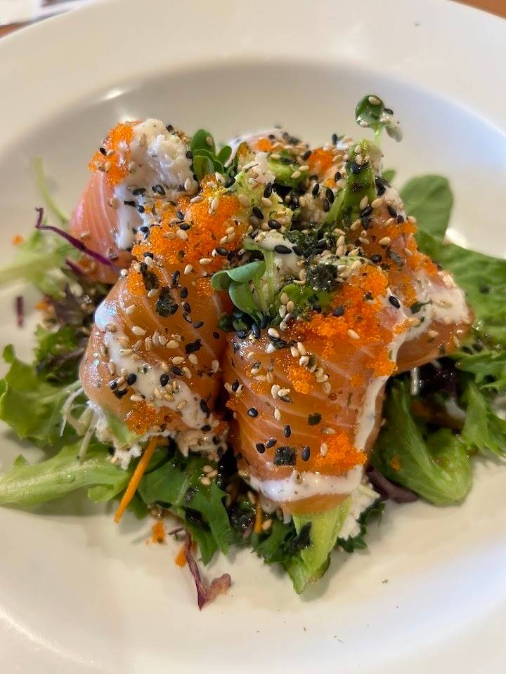 Sakura Sushi & Roll restaurant in Montebello - photo 2