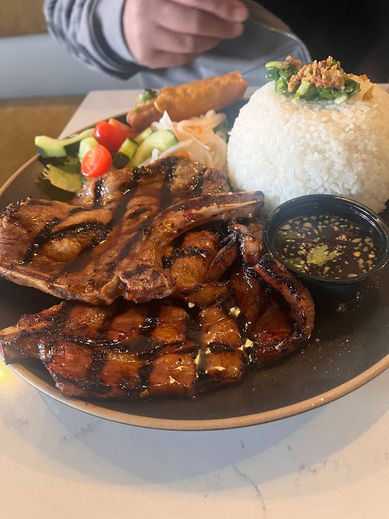 Saigon Alley Kitchen & Bar restaurant in Sacramento - photo 4