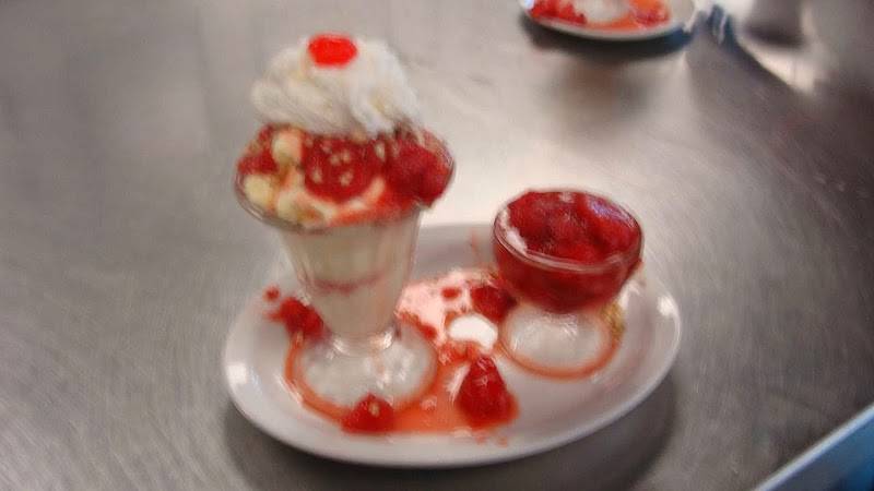 Leatherby's Family Creamery restaurant in Sacramento - photo 2