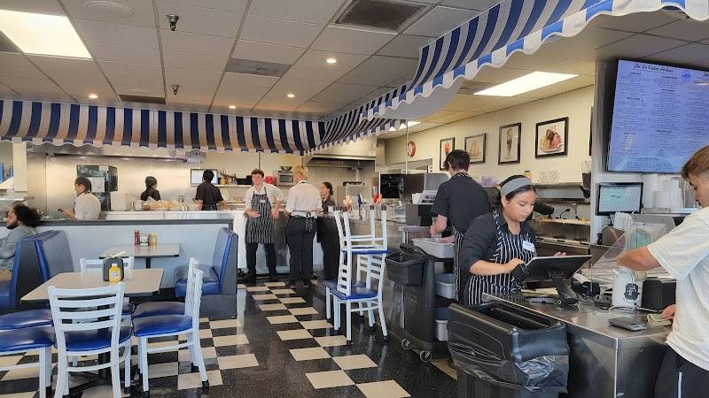 Leatherby's Family Creamery restaurant in Sacramento - photo 5