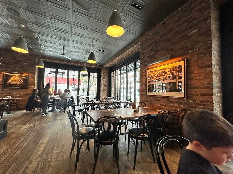 Iron Horse Tavern restaurant in Sacramento - photo 2
