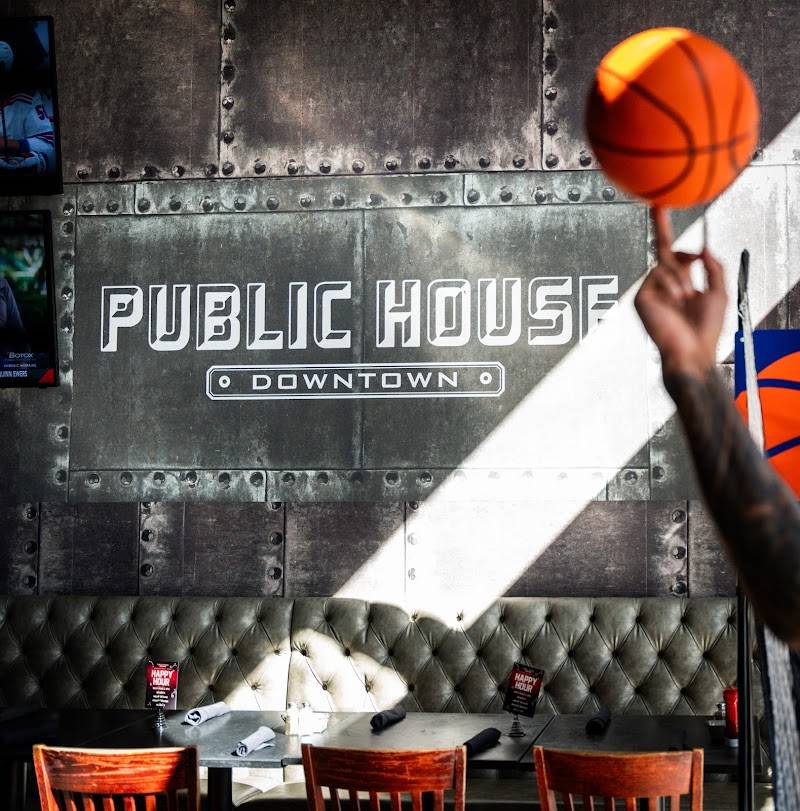 Public House Downtown restaurant in Sacramento - photo 3