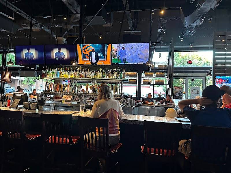 Public House Downtown restaurant in Sacramento - photo 4