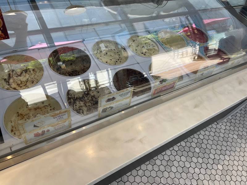 Haagen Dazs Shop restaurant in Sacramento - photo 4