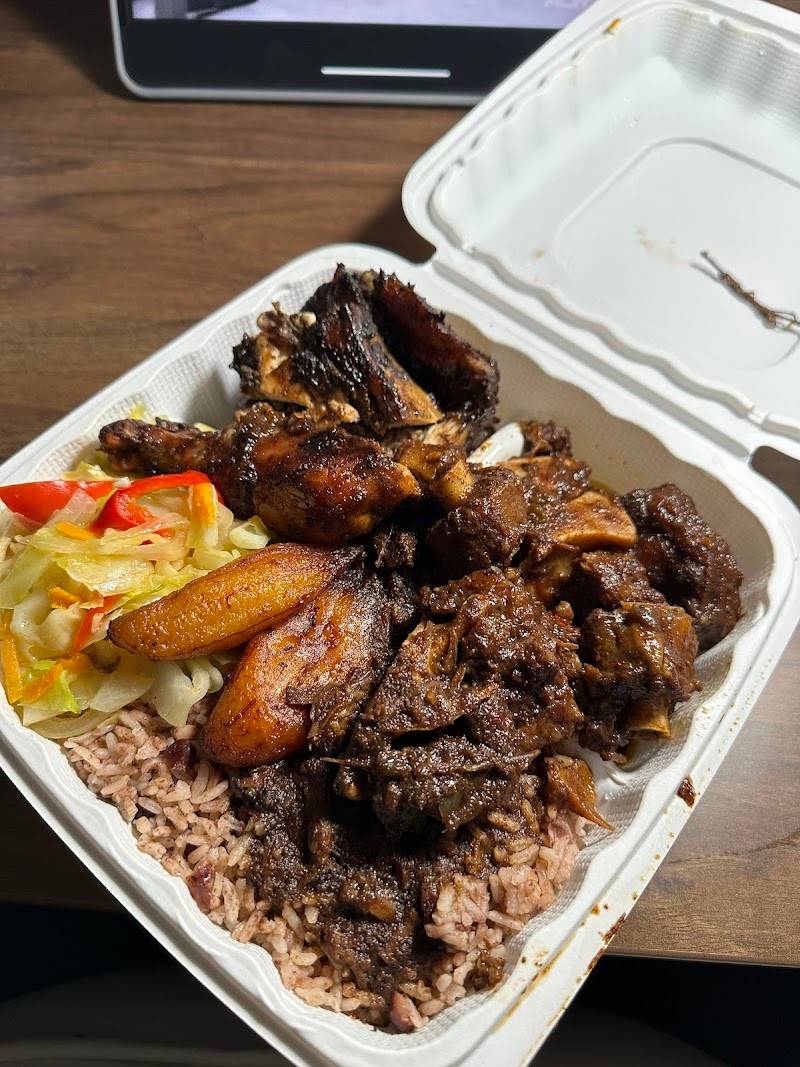 Dubplate Kitchen & Jamaican Cuisine restaurant in Sacramento - photo 3
