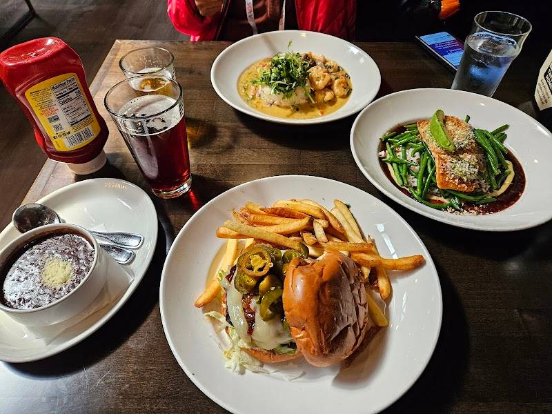 Karl Strauss Brewing Company restaurant in San Diego - photo 3