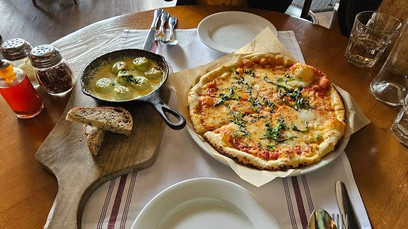 Il Fornaio Carmel restaurant in Carmel-by-the-Sea - photo 4