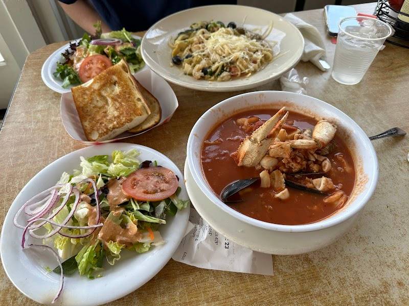 Phil's Fish Market & Eatery restaurant in Castroville - photo 3