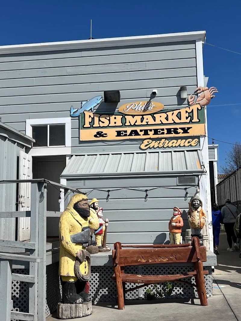 Phil's Fish Market & Eatery restaurant in Castroville - photo 5