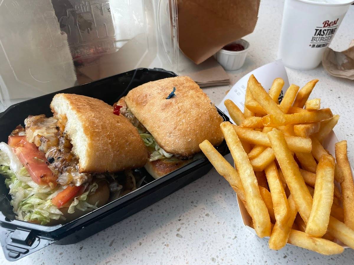 Habit Burger & Grill restaurant in Montebello - photo 6