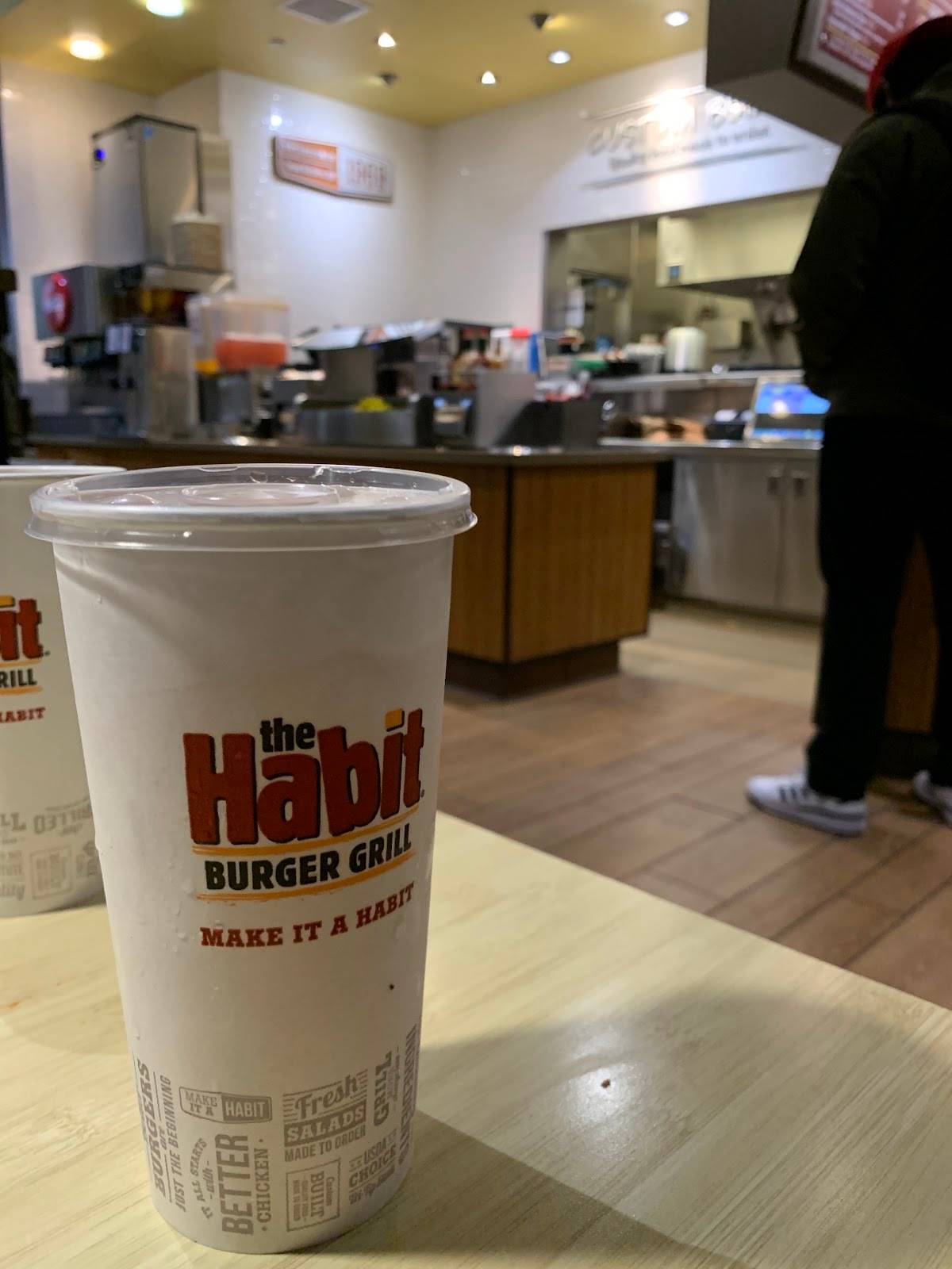 Habit Burger & Grill restaurant in Montebello - photo 9
