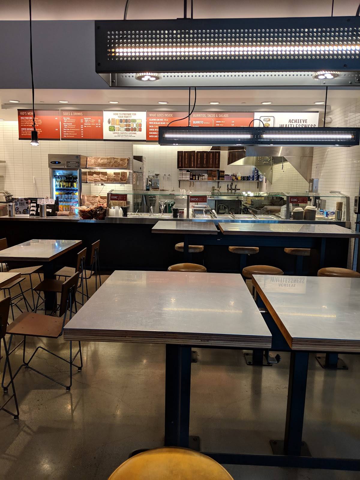 Chipotle Mexican Grill restaurant in Montebello - photo 3