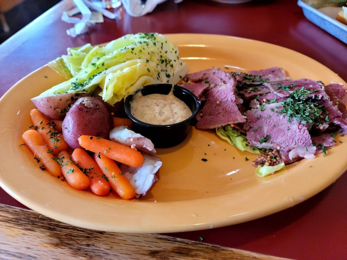 Polly's Pies Restaurant & Bakery restaurant in Montebello - photo 5
