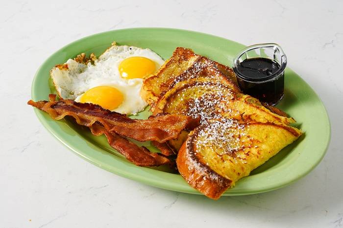 Polly's Pies Restaurant & Bakery restaurant in Montebello - photo 6