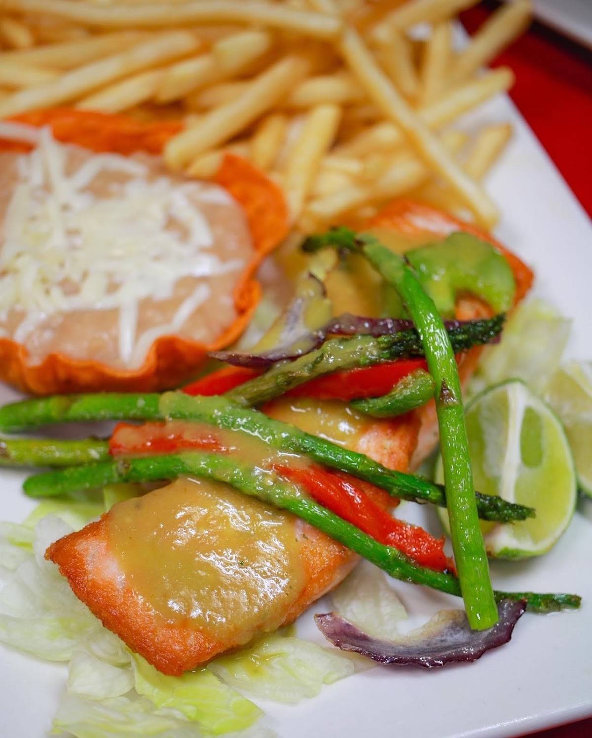 Crabby's Seafood & More restaurant in Montebello - photo 8