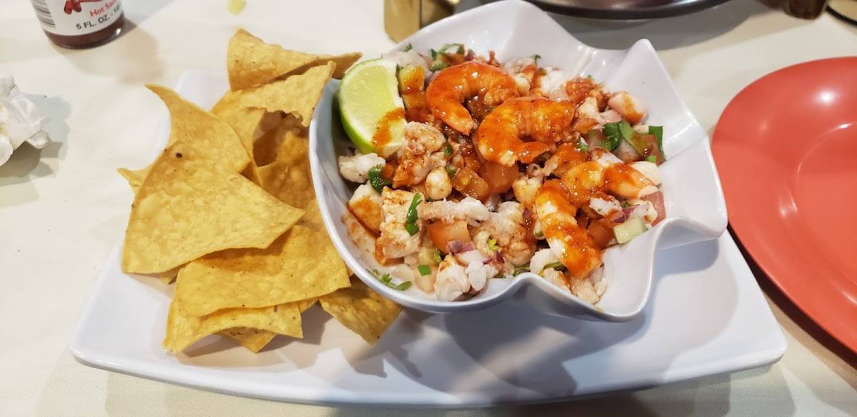 Crabby's Seafood & More restaurant in Montebello - photo 10