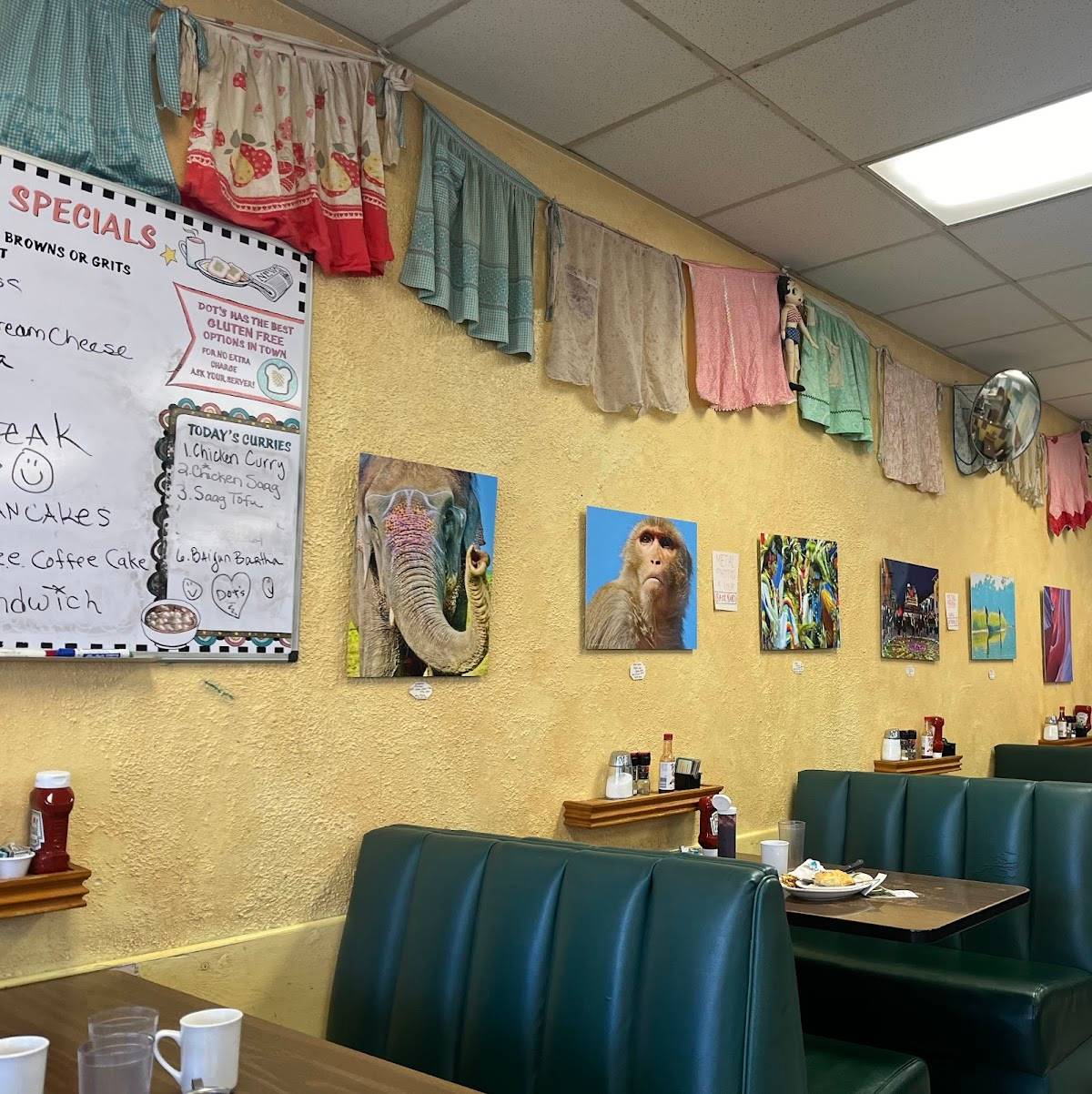 Dot's Diner restaurant in Boulder - photo 5