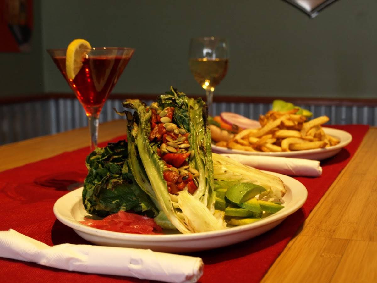 Bluff Street Bar & Billiards restaurant in Boulder - photo 2