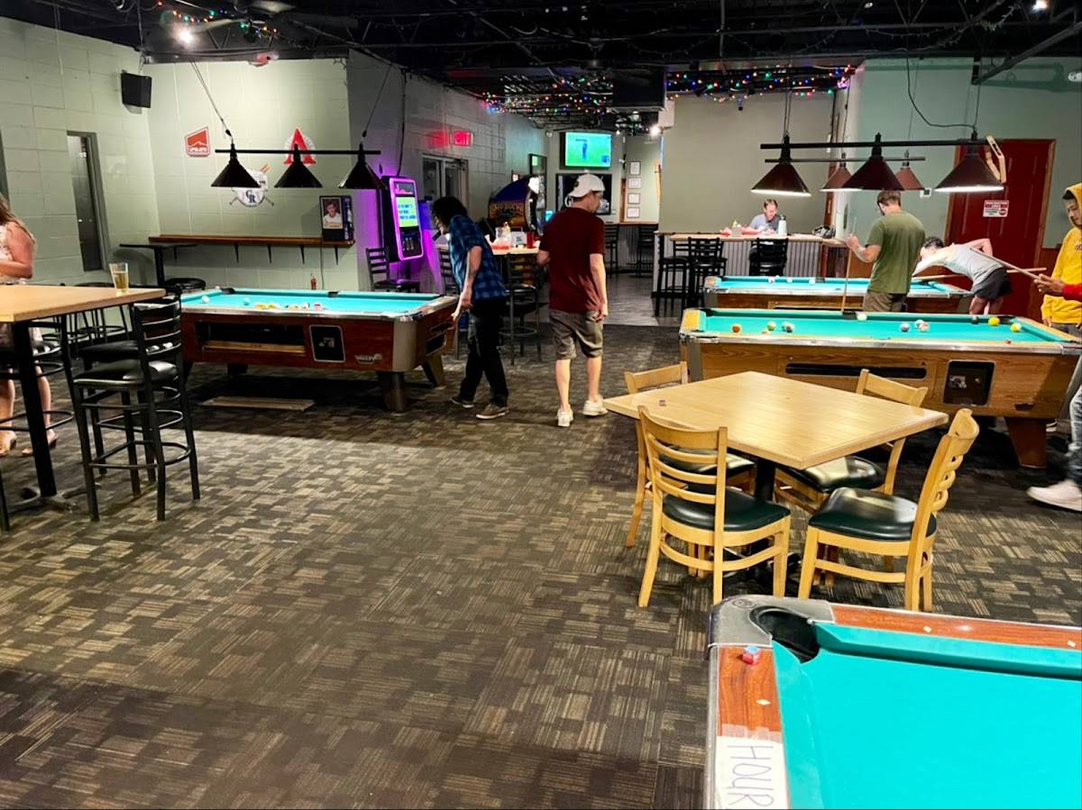 Bluff Street Bar & Billiards restaurant in Boulder - photo 3