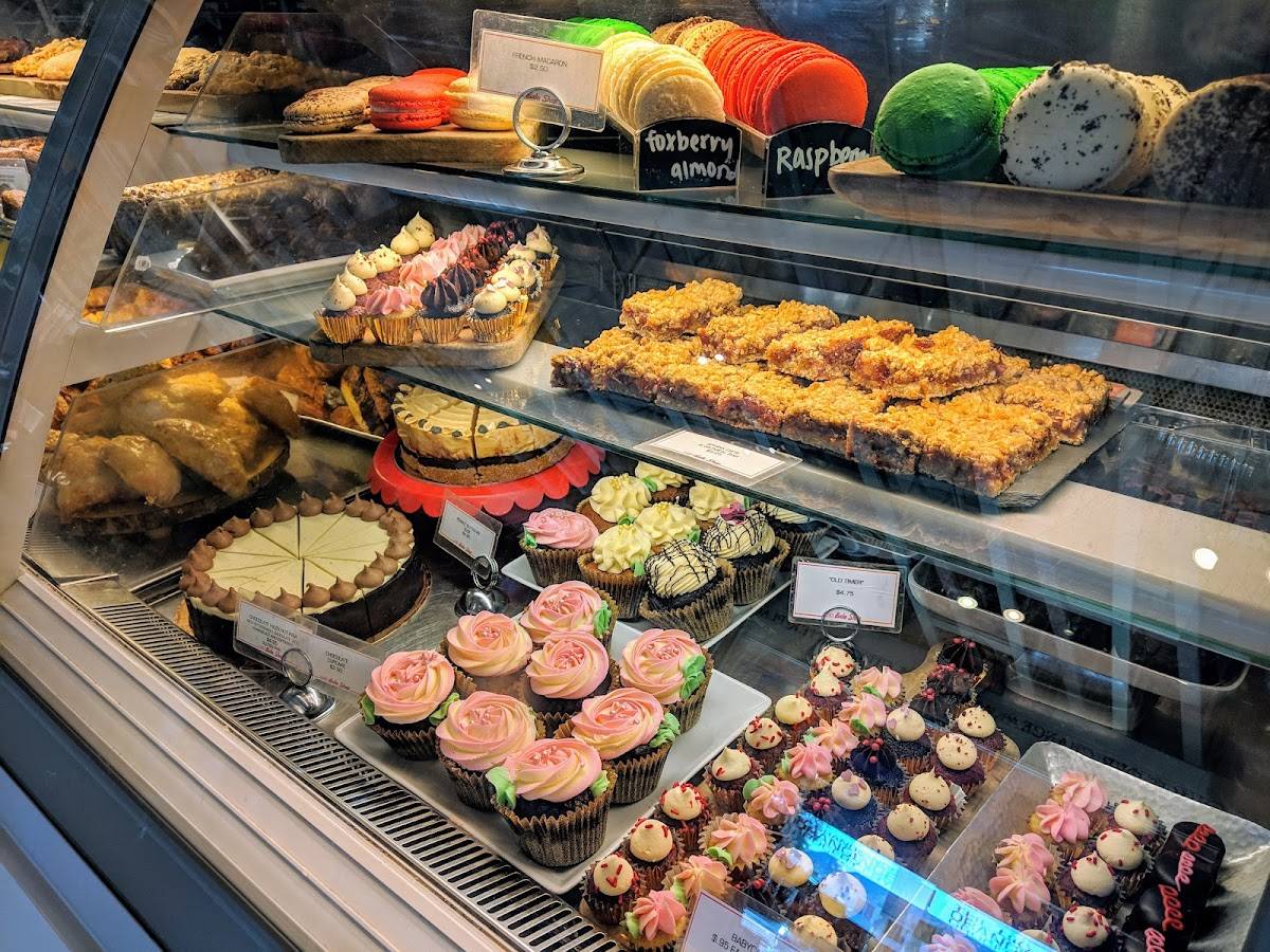 La Grande Orange Grocery & Pizzeria restaurant in Phoenix - photo 2
