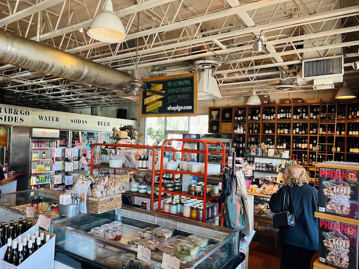 La Grande Orange Grocery & Pizzeria restaurant in Phoenix - photo 5