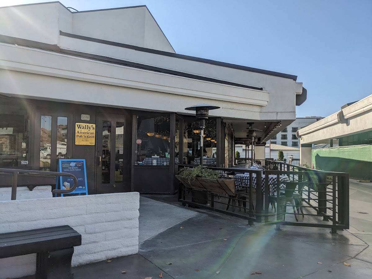 Wally's American Pub N Grill