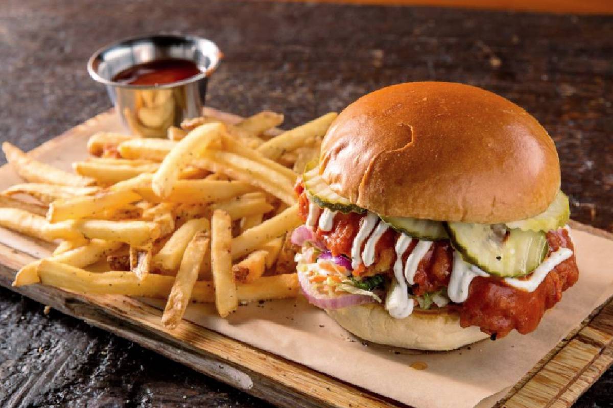 Twin Peaks restaurant in Phoenix - photo 5
