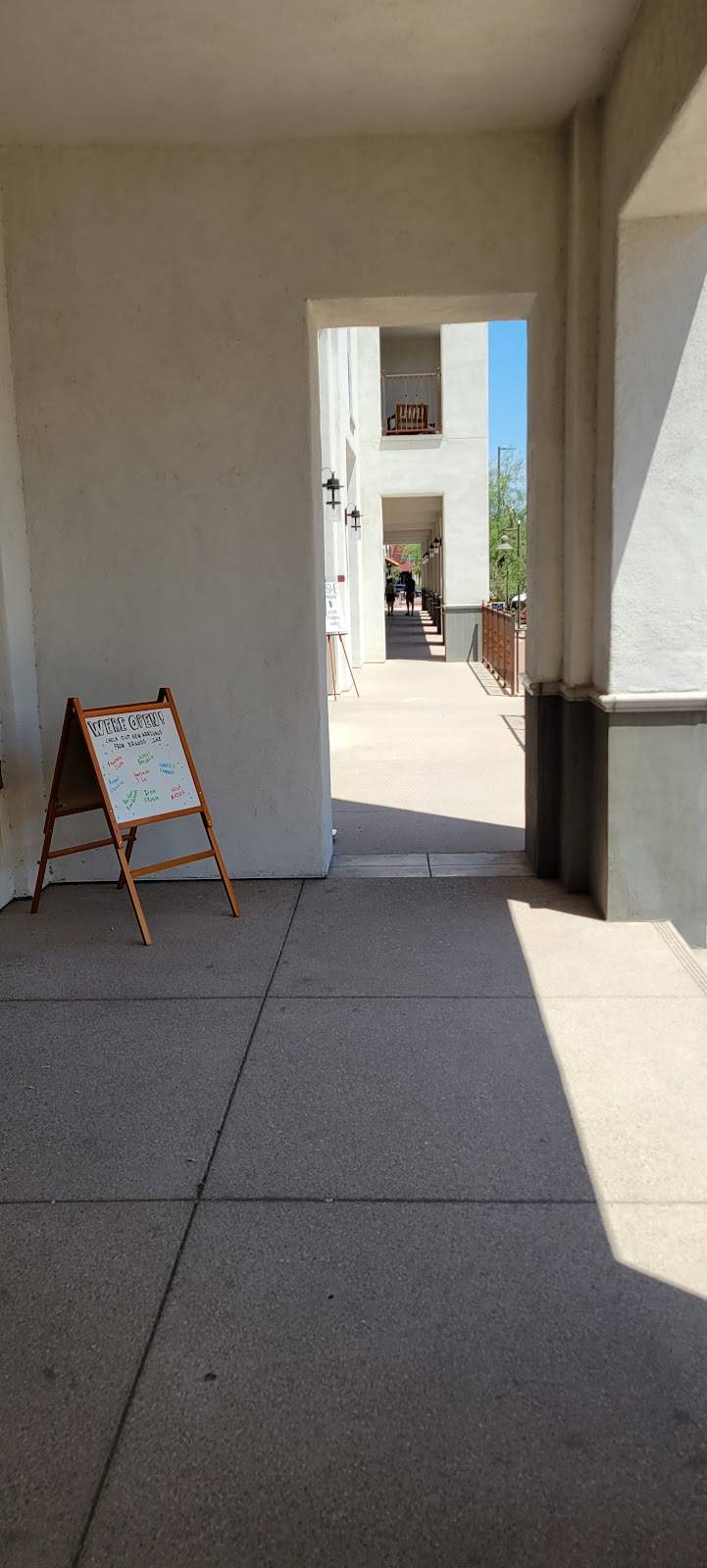 WHOLE SLVCE Pizza restaurant in Tucson - photo 5