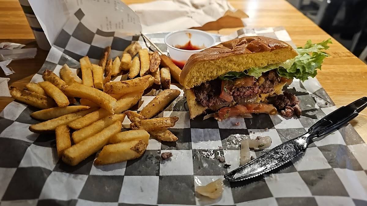 BGR Burgers Grilled Right restaurant in Atlanta - photo 5