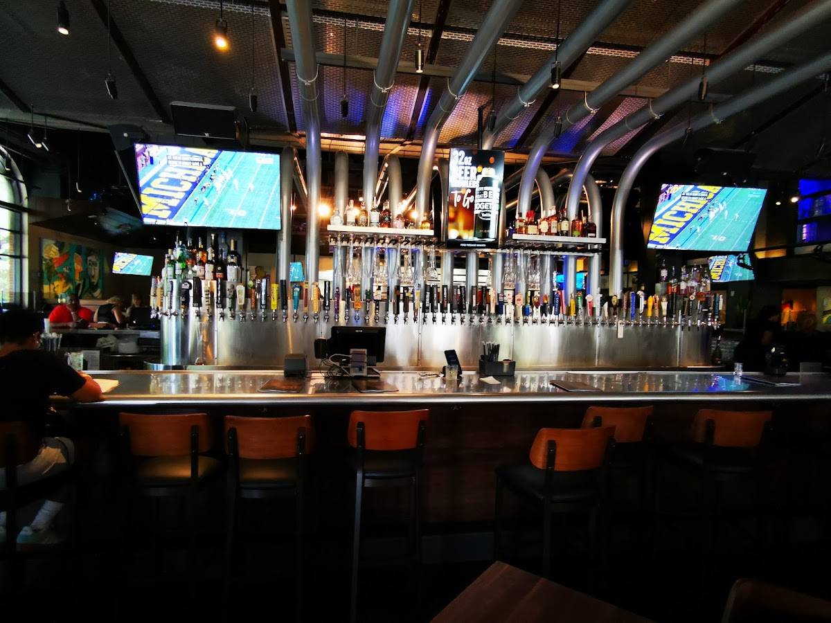Yard House restaurant in Atlanta - photo 4