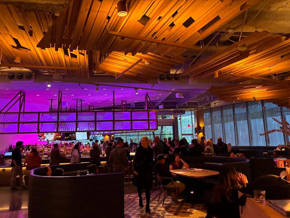 Roger Bar and Restaurant restaurant in Mountain View - photo 4