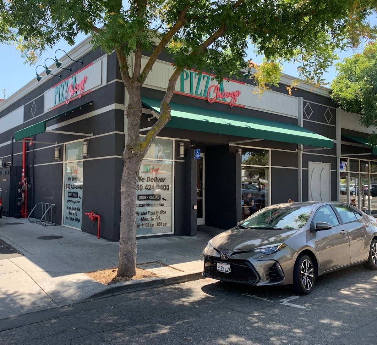 Pizz'a Chicago restaurant in Palo Alto - photo 5