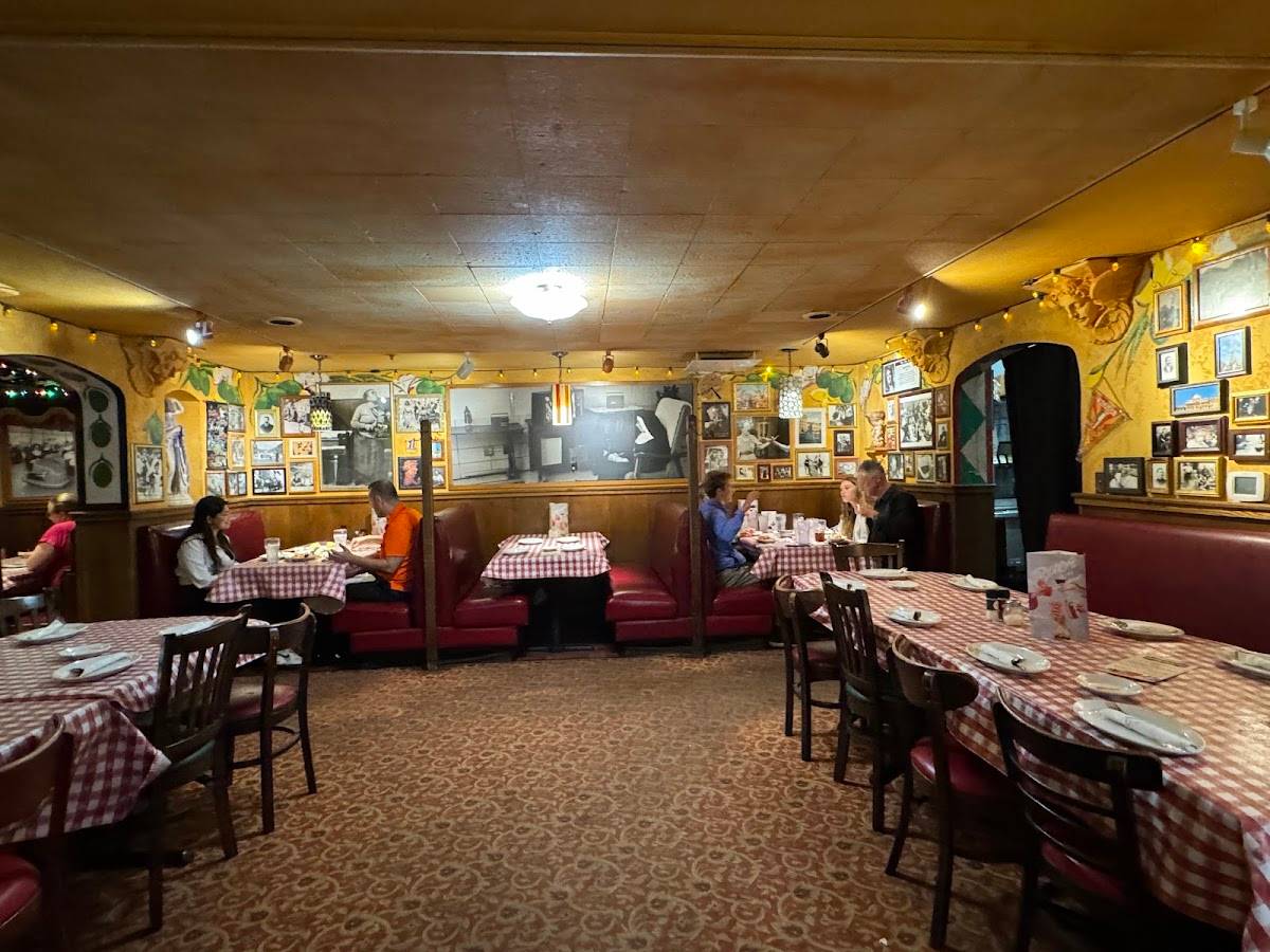 Buca di Beppo Italian Restaurant restaurant in Palo Alto - photo 3