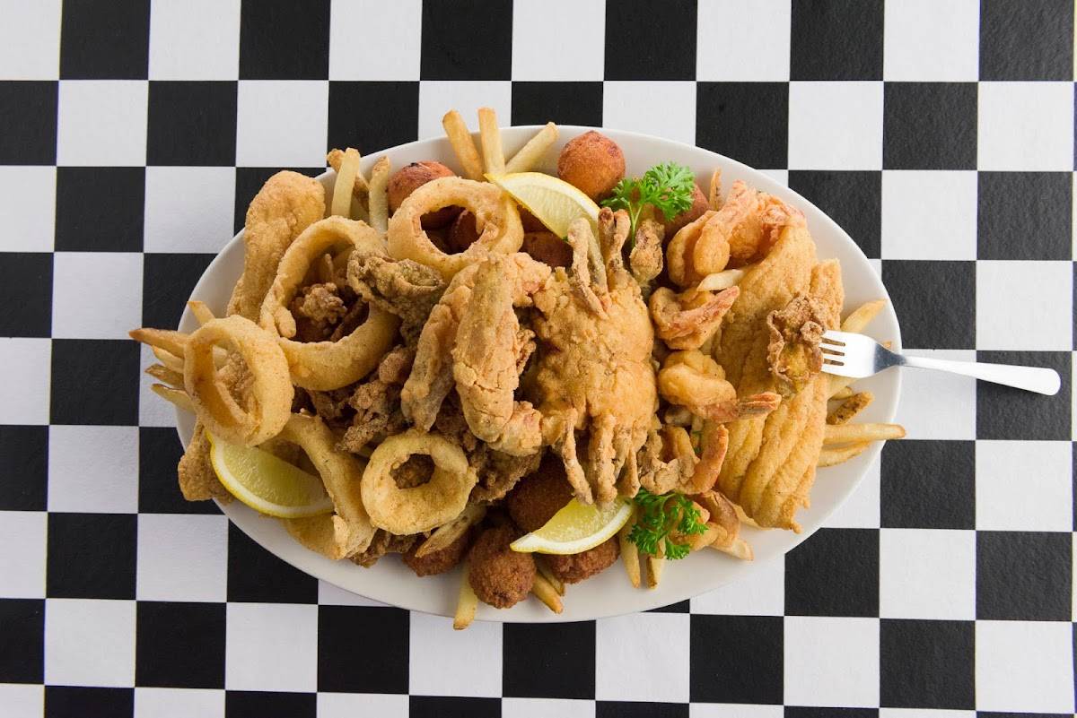 Acme Oyster House restaurant in New Orleans - photo 2