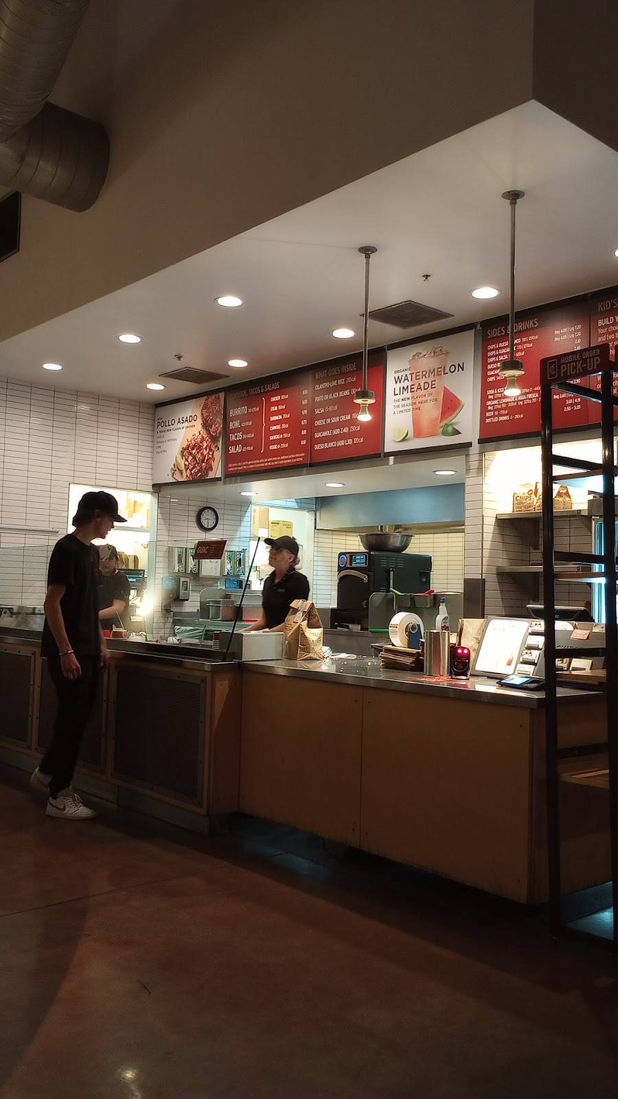 Chipotle Mexican Grill restaurant in Tucson - photo 4