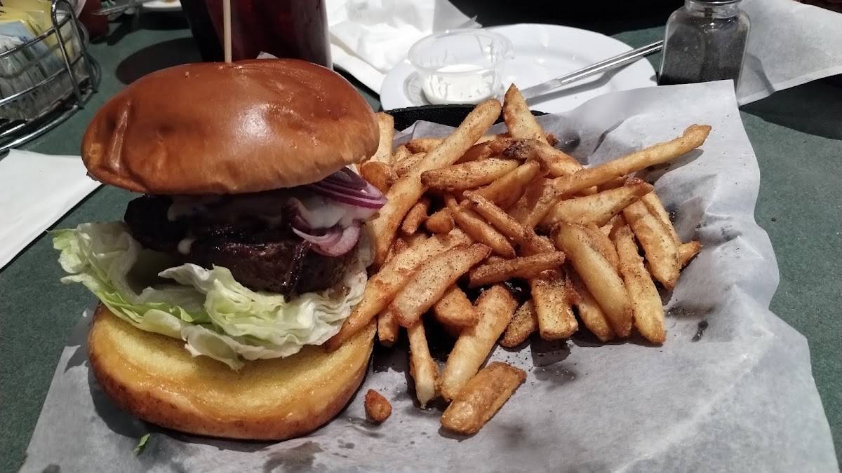 Rusty's Family Restaurant & Sports Grille restaurant in Tucson - photo 2