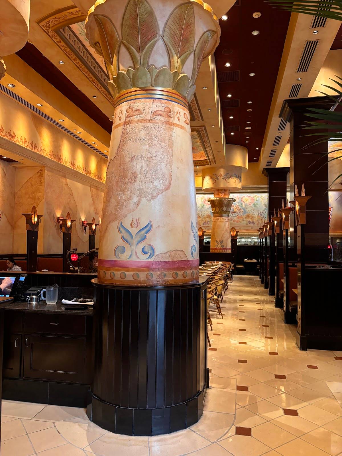 The Cheesecake Factory restaurant in Fort Lauderdale - photo 4