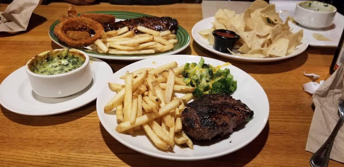 Applebee's Grill + Bar restaurant in Springfield - photo 2
