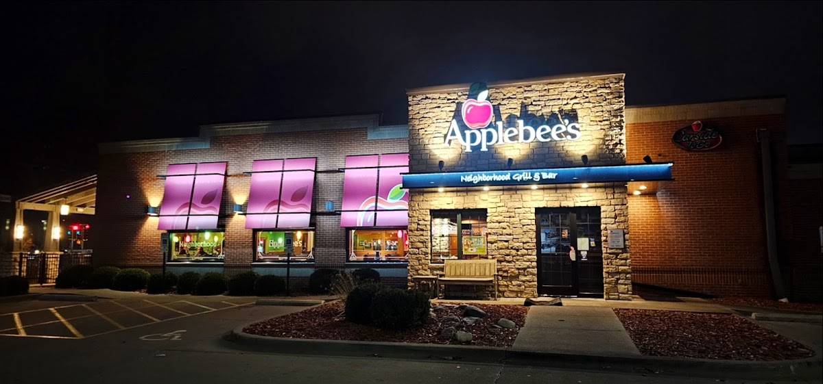 Applebee's Grill + Bar restaurant in Springfield - photo 3