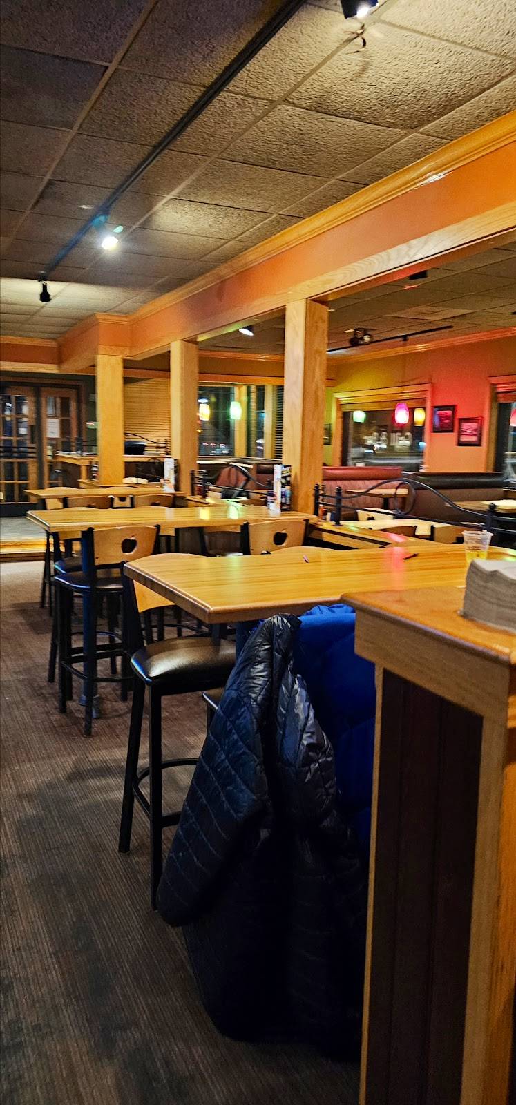Applebee's Grill + Bar restaurant in Springfield - photo 4