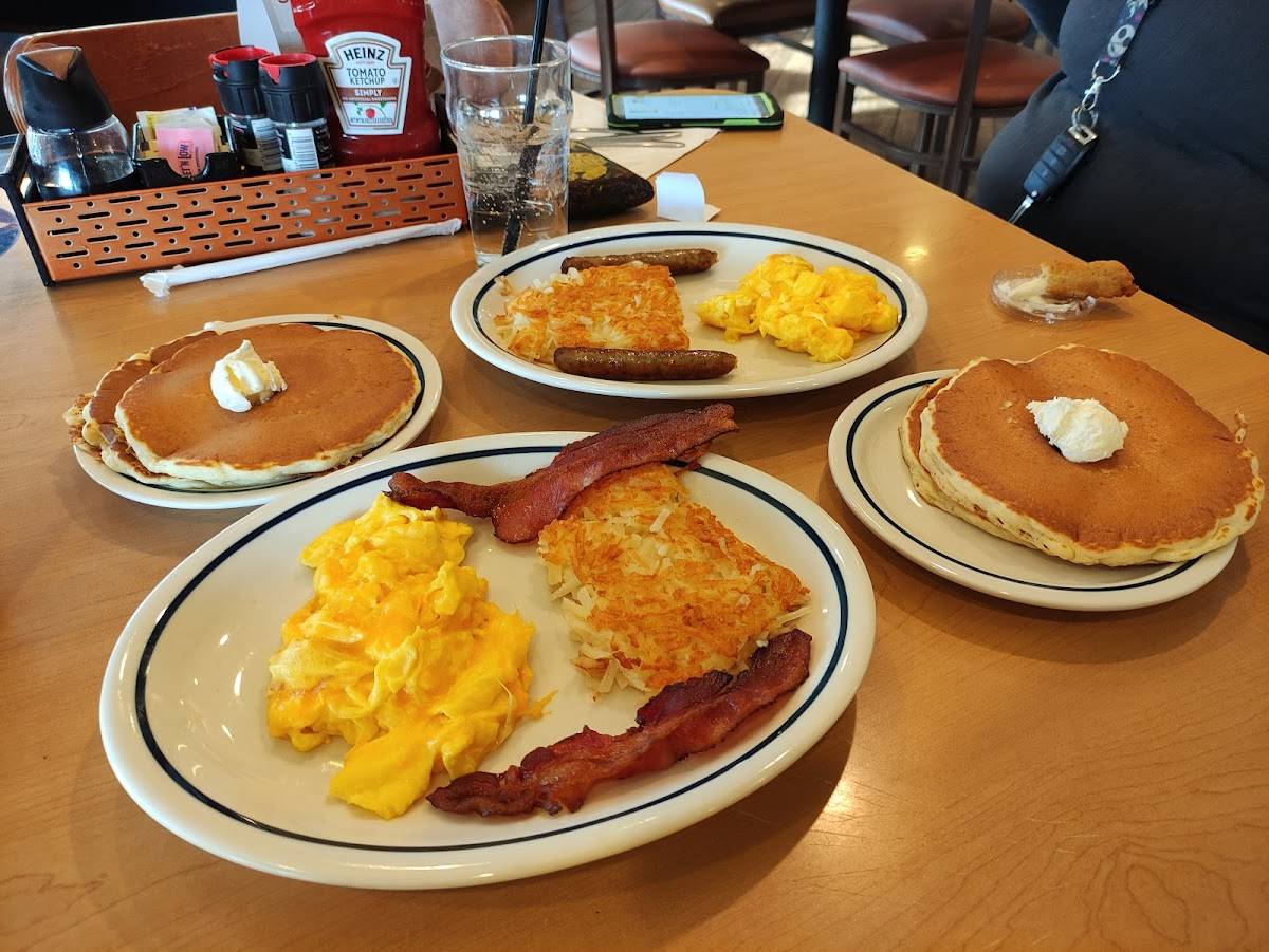 IHOP restaurant in Springfield - photo 4