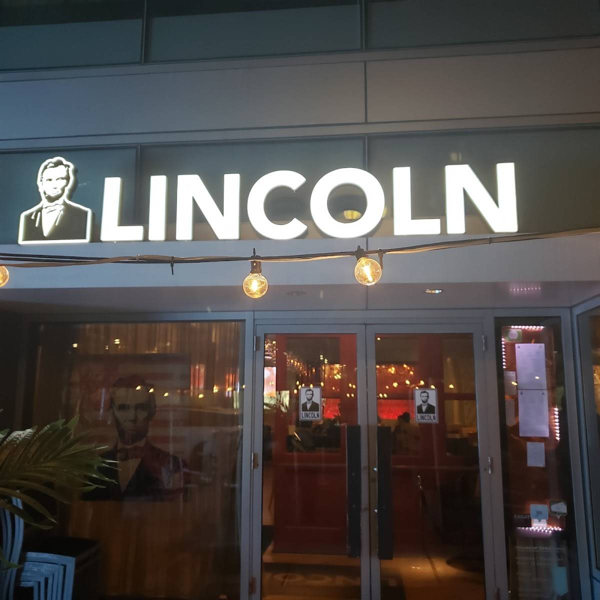 Lincoln restaurant in Washington - photo 5