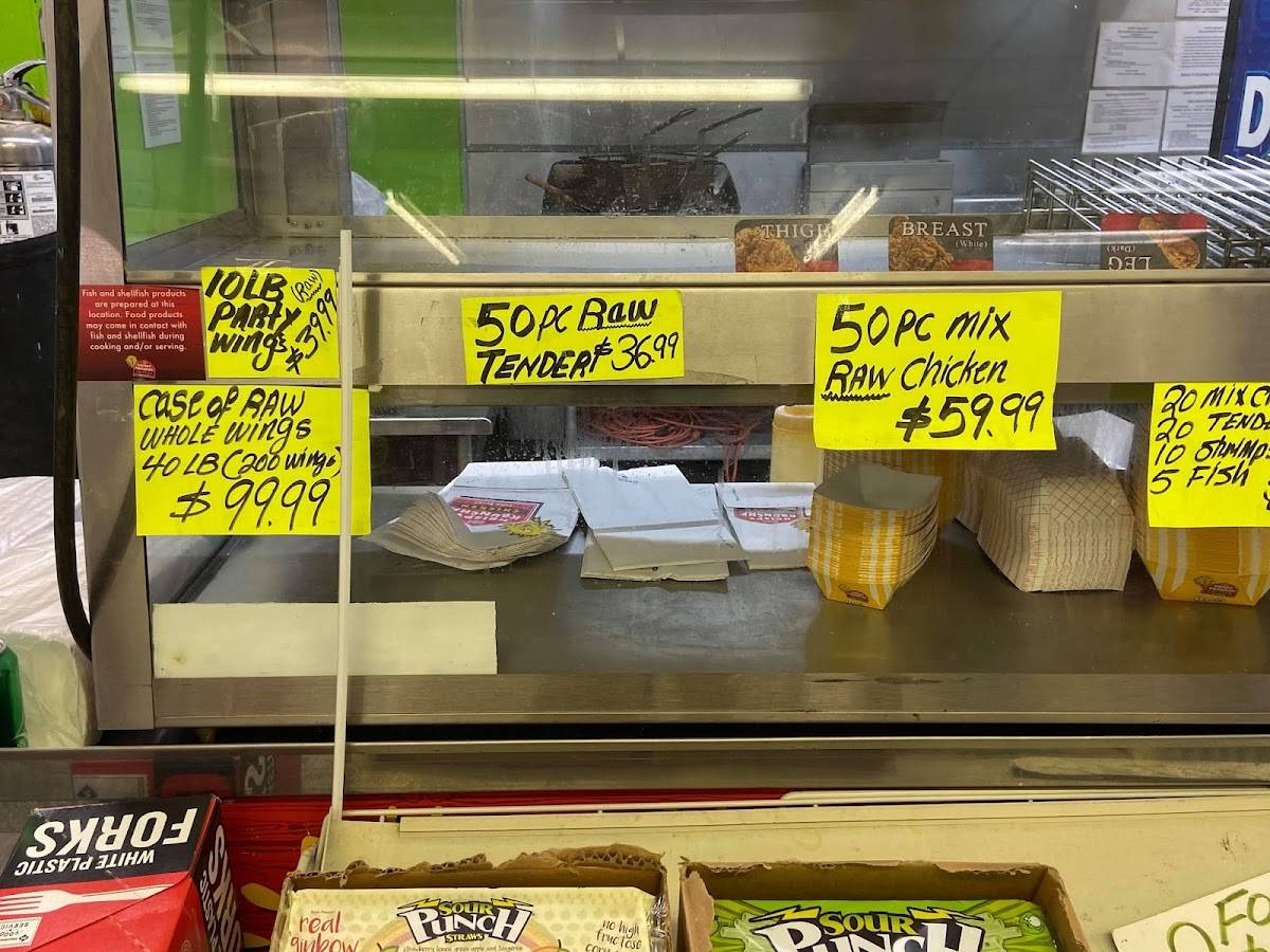 Krispy Krunchy Chicken and Jays FoodMart restaurant in Springfield - photo 4
